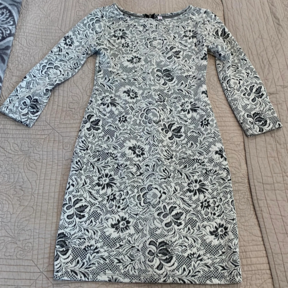 Xhilaration bodycon long sleeve dress Size L.
